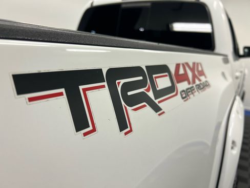 Used 2022 Toyota Tacoma TRD Off-Road w/ Technology Package image 32