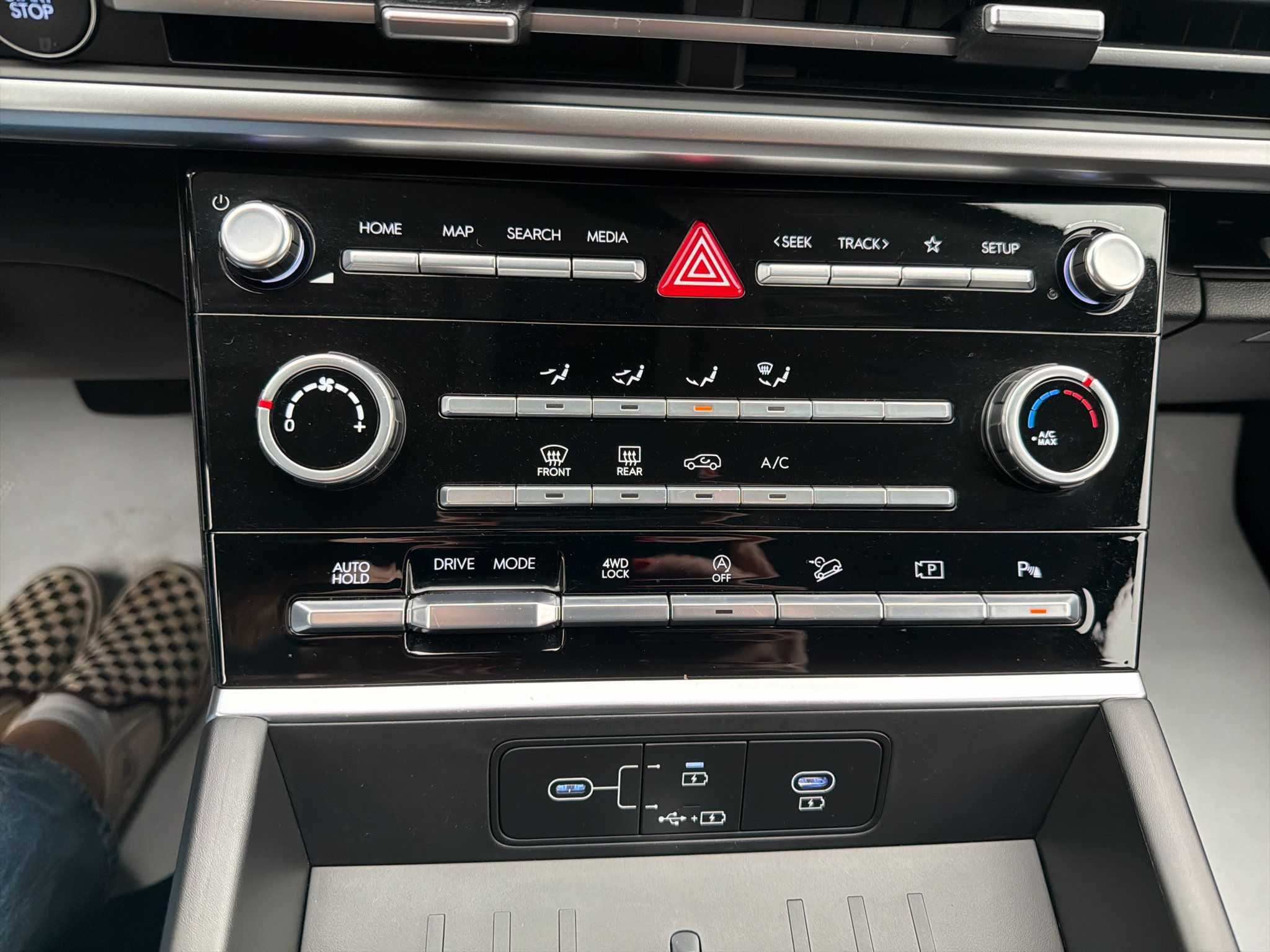 Certified 2025 Hyundai Santa Fe SE AWD/4WD image 18