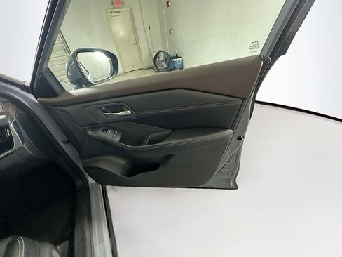 Used 2023 Nissan Rogue SL w/ SL Premium Package image 32