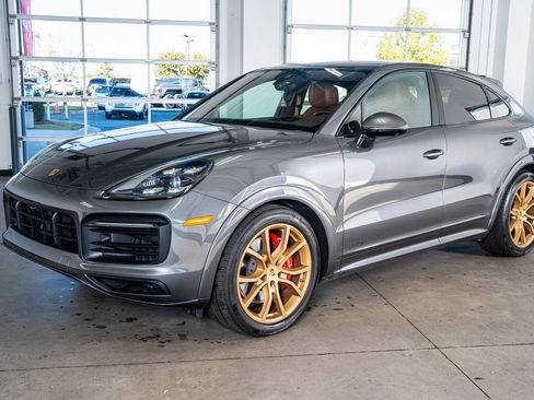 Used 2023 Porsche Cayenne GTS image 11