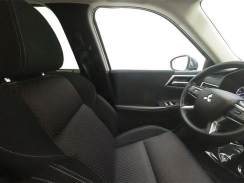 Used 2022 Mitsubishi Outlander ES image 31