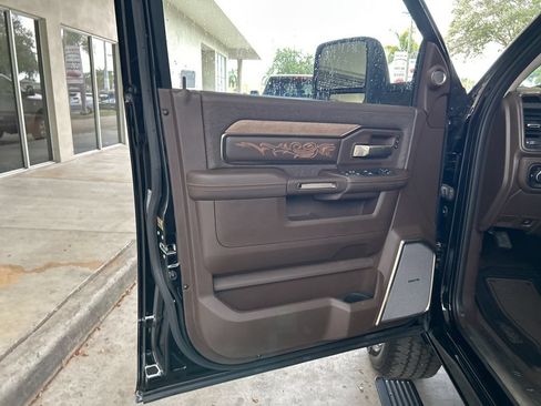 Used 2025 RAM 2500 Limited AWD/4WD image 42