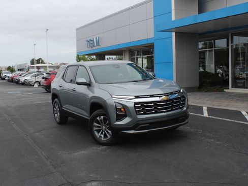 New 2026 Chevrolet Equinox LT FWD image 2
