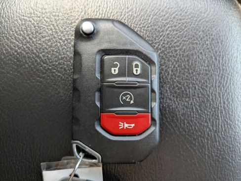 Used 2022 Jeep Wrangler Unlimited Sahara w/ Dual Top Group image 31