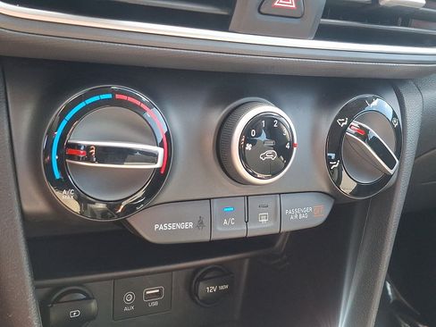 Used 2021 Hyundai Kona SE AWD/4WD image 15