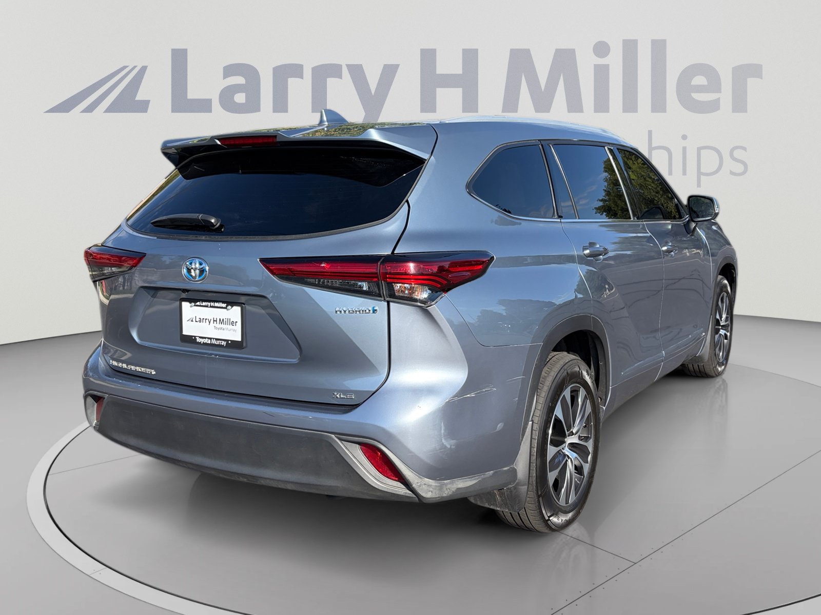 Used 2022 Toyota Highlander XLE AWD/4WD image 5