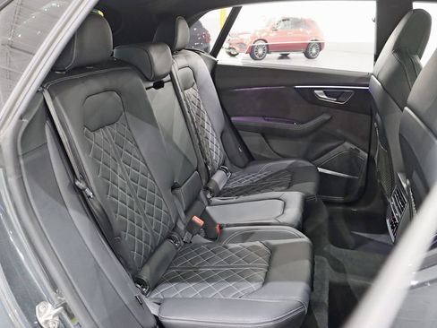 Used 2022 Audi SQ8 Prestige AWD/4WD image 32