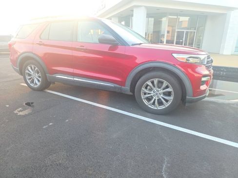 Used 2020 Ford Explorer XLT w/ Equipment Group 202A RWD image 8