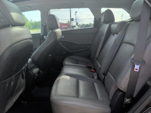 Used 2018 Hyundai Santa Fe AWD image 19