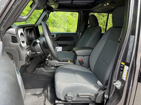 Used 2025 Jeep Wrangler Unlimited Sport image 15