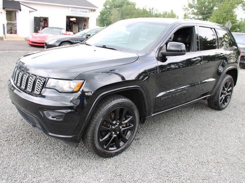 Used 2018 Jeep Grand Cherokee Altitude AWD/4WD image 2