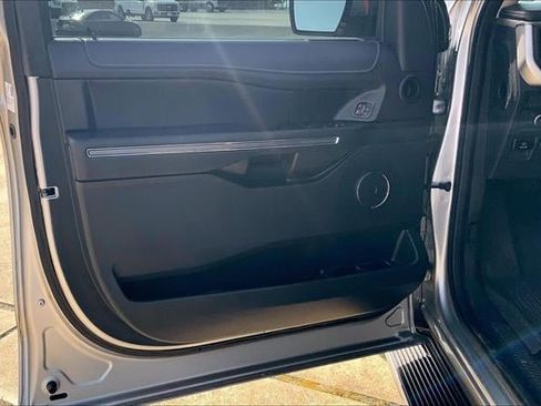 Used 2022 Ford Expedition XLT image 23