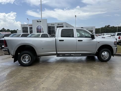 New 2026 RAM 3500 Tradesman AWD/4WD image 3