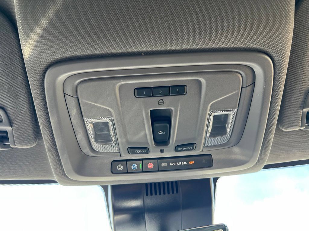 Used 2024 Chevrolet Silverado 1500 LTZ AWD/4WD image 46