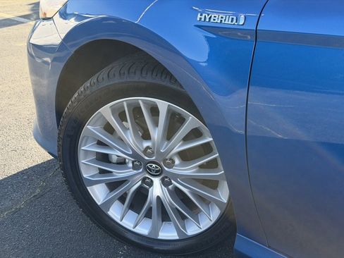 Used 2020 Toyota Camry XLE image 9