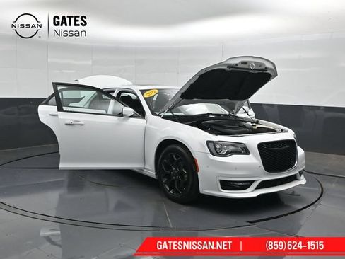 Used 2022 Chrysler 300 Touring L w/ Popular Equipment Group AWD/4WD image 58