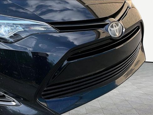 Used 2019 Toyota Corolla LE FWD image 30