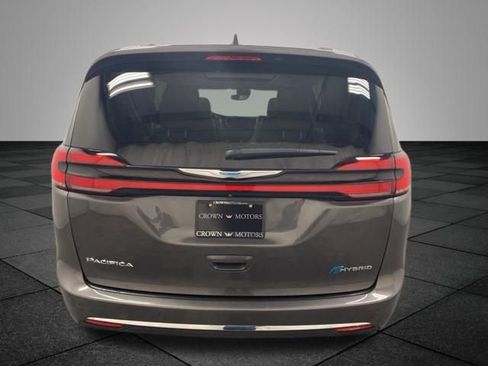 Used 2021 Chrysler Pacifica Limited w/ Uconnect Theater Family Group image 5