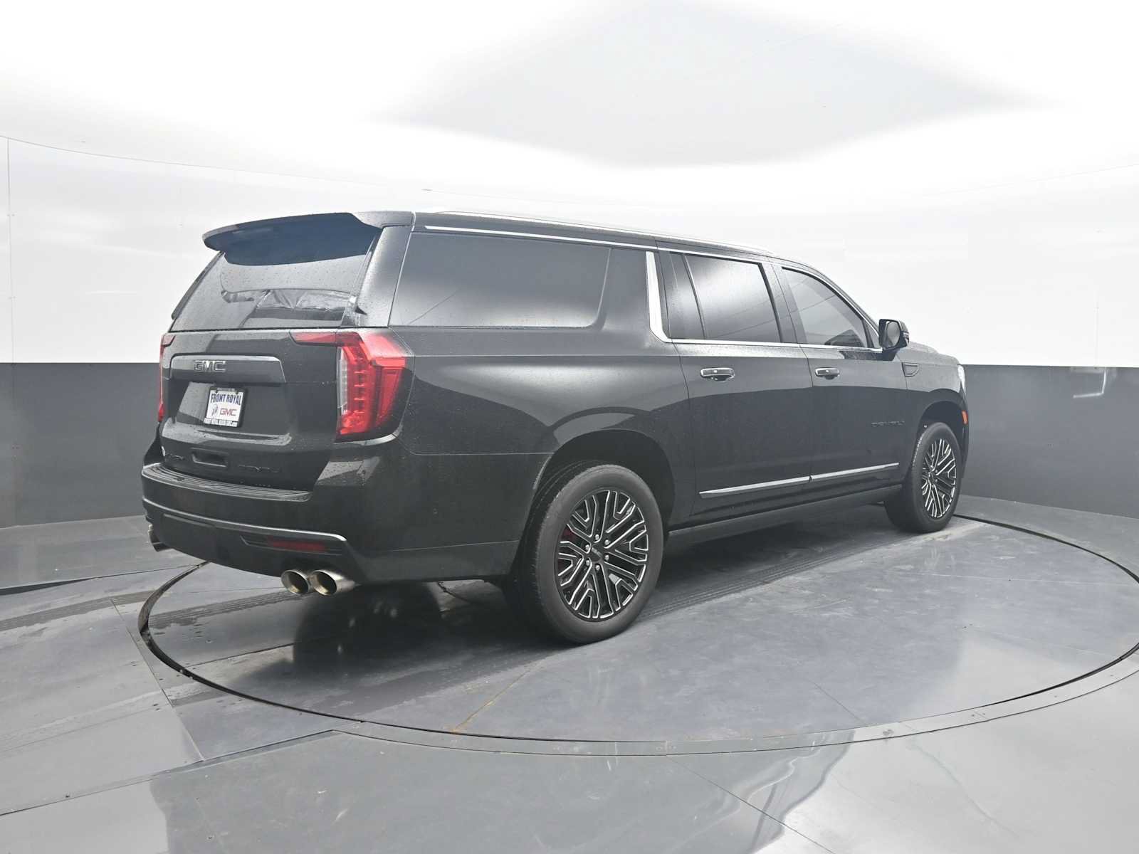 Used 2023 GMC Yukon XL Denali Ultimate AWD/4WD image 8