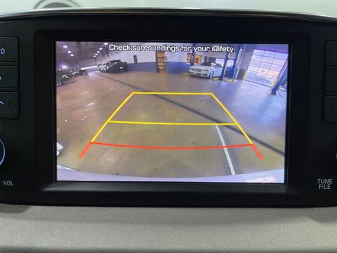 Used 2020 Hyundai Santa Fe SE image 10