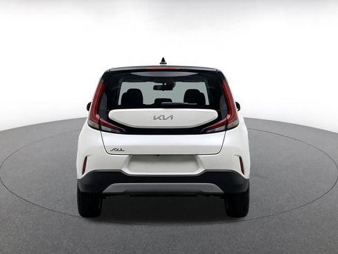 Used 2025 Kia Soul LX w/ LX Technology Package FWD image 8