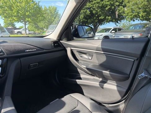 Used 2018 BMW 320i xDrive Sedan AWD/4WD image 20