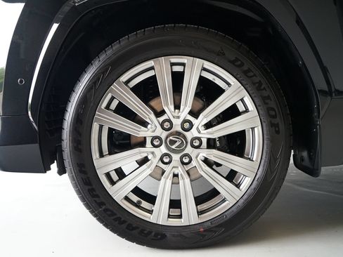 Used 2026 Lexus LX 700h Ultra Luxury AWD/4WD image 42