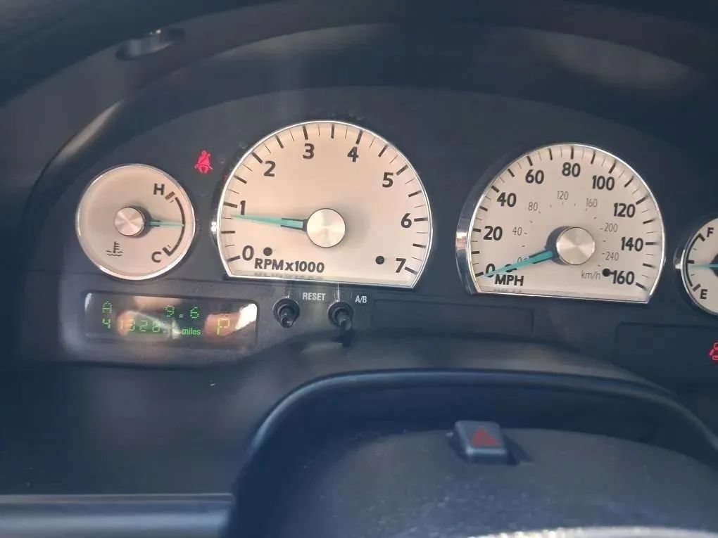 Used 2004 Ford Thunderbird RWD image 23
