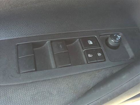 Used 2021 Toyota Corolla LE FWD image 7