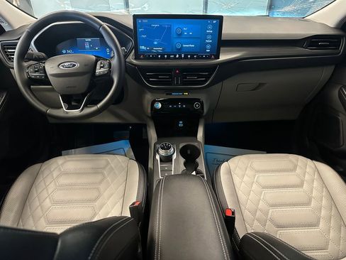 Used 2023 Ford Escape Platinum w/ Premium Technology Package AWD/4WD image 9