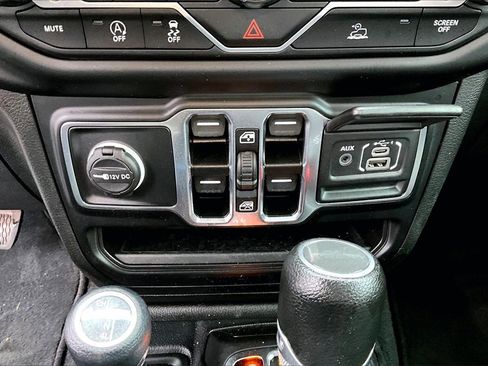 Certified 2022 Jeep Gladiator Sport image 16