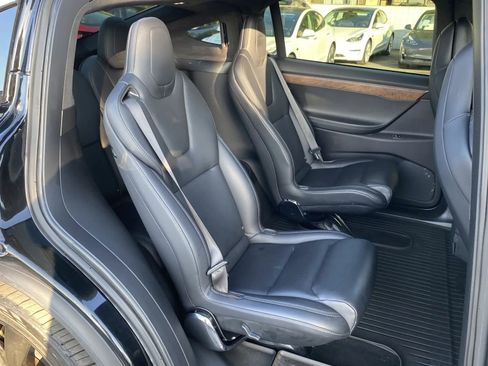 Used 2019 Tesla Model X 75D image 7