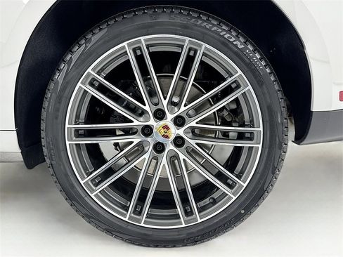 New 2026 Porsche Macan image 33