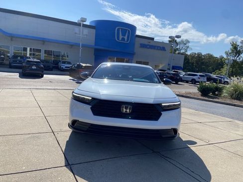 Used 2023 Honda Accord Sport image 3