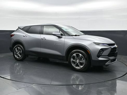 Used 2025 Chevrolet Blazer LT FWD image 3