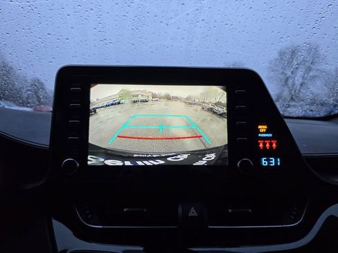 Used 2019 Toyota C-HR LE FWD image 27