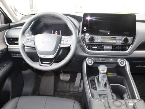 New 2026 Toyota Grand Highlander AWD image 2
