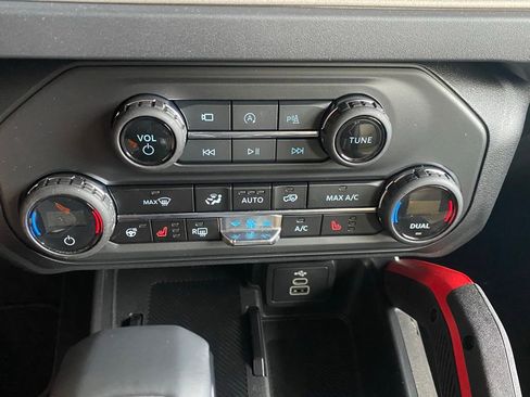 New 2026 Ford Bronco Outer Banks w/ Sasquatch Package image 17