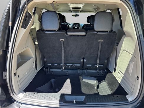 Used 2013 Chrysler Town & Country Touring FWD image 14