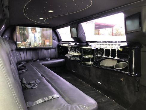 Used 2011 Lincoln Town Car Executive image 9