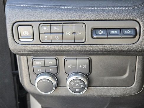 Used 2021 GMC Yukon Denali w/ Denali Premium Package image 28