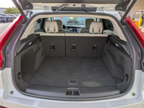 Used 2023 Cadillac XT4 Luxury w/ Driver Awareness Package image 22