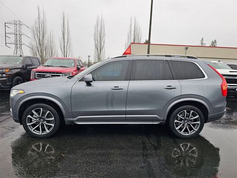 Used 2018 Volvo XC90 T5 Momentum w/ Convenience Package image 4
