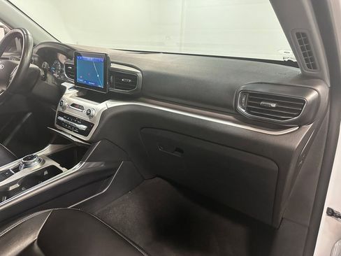 Used 2022 Ford Explorer XLT image 89