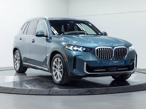 Used 2024 BMW X5 xDrive50e w/ Parking Assistance Package AWD/4WD image 4