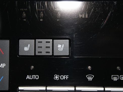 Used 2020 Toyota Avalon Limited image 37