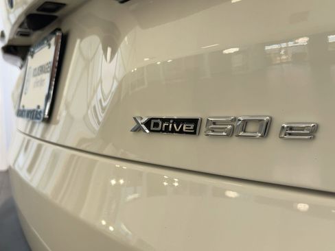 Used 2025 BMW X5 xDrive50e AWD/4WD image 32