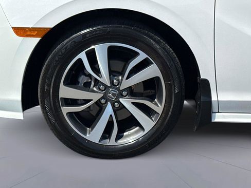 Certified 2024 Honda Odyssey Touring image 11