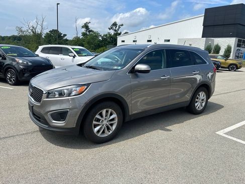 Used 2017 Kia Sorento AWD image 3