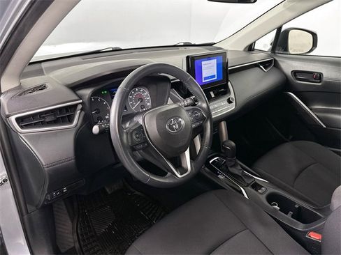 Used 2024 Toyota Corolla Cross LE image 17